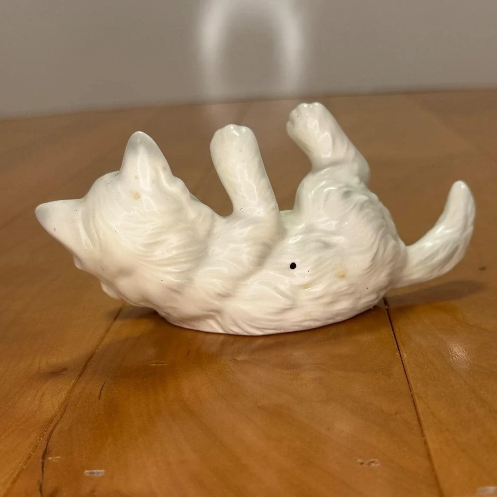 Vintage Lefton White Persian Cat Figurine 151 Blue Eyes Playful Kitten Japan